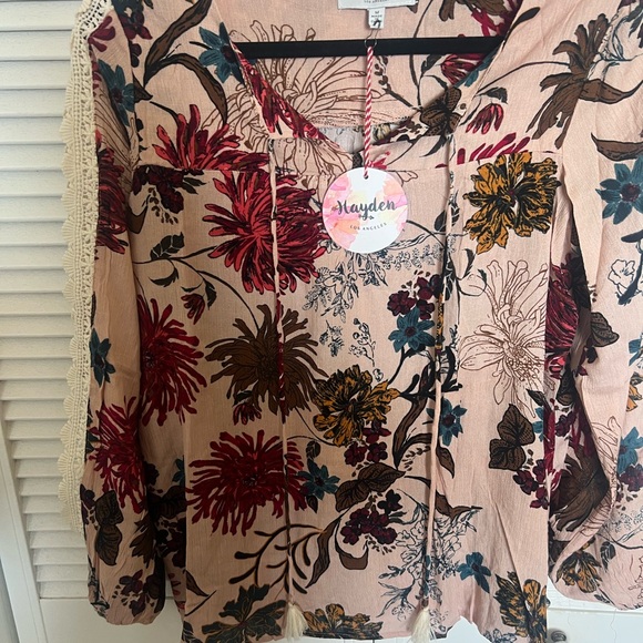 Hayden Tops - Hayden Women's Floral Top - Multicolor NWT cute open sleeves.